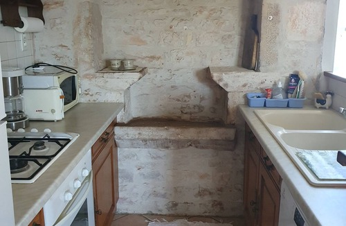 Carennac House | Quiet stone house