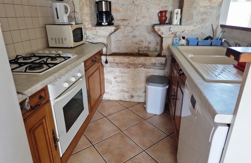 Carennac House | Quiet stone house