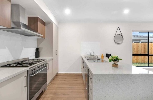 Sydney House | Quiet Street + Parking on premise