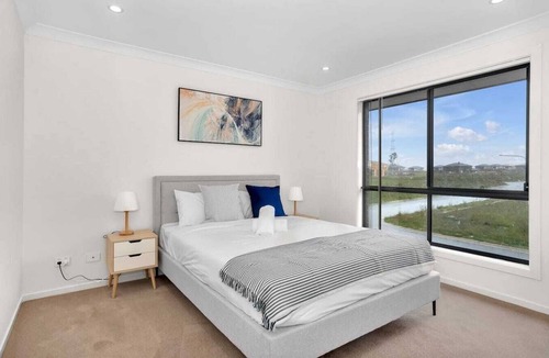 Sydney House | Quiet Street + Parking on premise