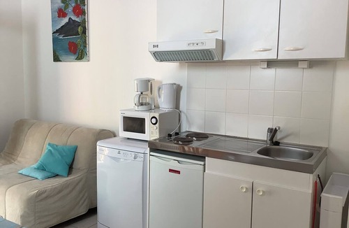 Grayan-Et-L'Hopital Apartment | Quiet studio in a garden and forest setting