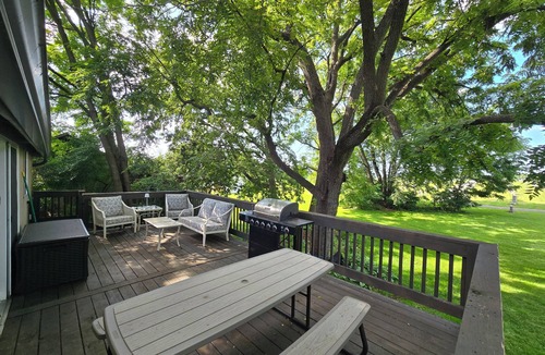 Salunga Apartment | Quiet studio apt w large deck. 15 min to Lanc city, 10min to Spooky Nook Sports