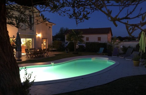 Viriat Apartment | Quiet studio bathroom kitchen wc swimming pool & parking