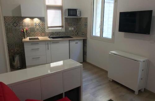 Avignon City Centre Apartment | Quiet Studio For 2 Near Palais Des Papes