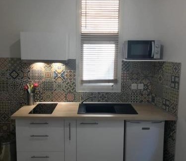 Avignon City Centre Apartment | Quiet Studio For 2 Near Palais Des Papes