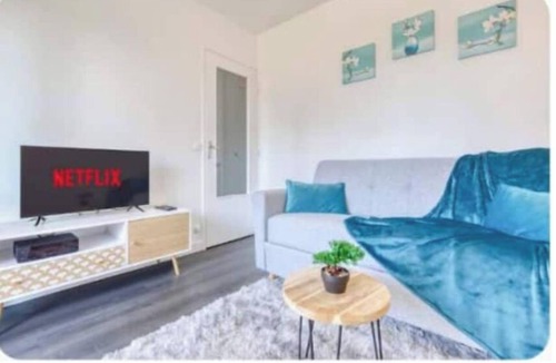 Rosny-sous-Bois Apartment | Quiet studio in Rosny - RER E, Paris 15 min