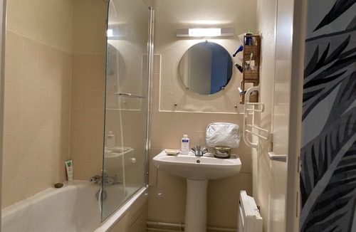Bourg-l'Eveque Apartment | QUIET STUDIO near town center facing park/river vilaine :)