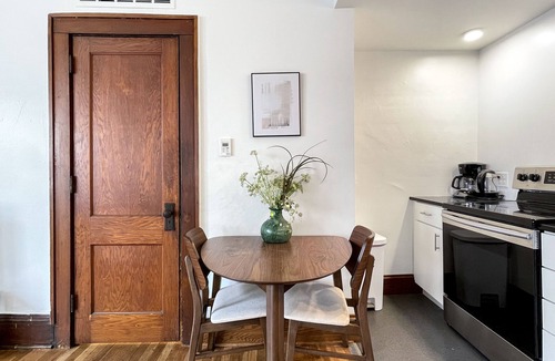 Downtown Des Moines Apartment | Quiet Studio on Grand Near Hospitals!