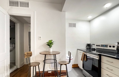 Downtown Des Moines Apartment | Quiet Studio on Grand - Downtown DSM!