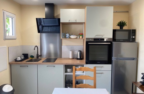 Menton Apartment | Quiet studio, surrounded by greenery, 12 minutes from the sea.
