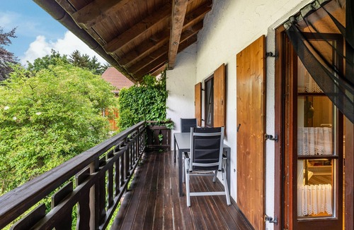 Kinsau Apartment | Quiet Studio with Balcony Overlooking Nature – Apartment Gardenview