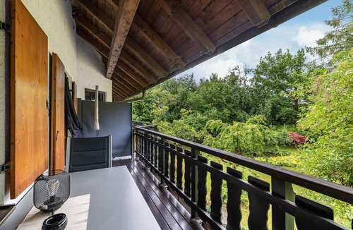 Kinsau Apartment | Quiet Studio with Balcony Overlooking Nature – Apartment Gardenview