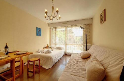 Houlgate Apartment | Quiet studio with balcony near the beach