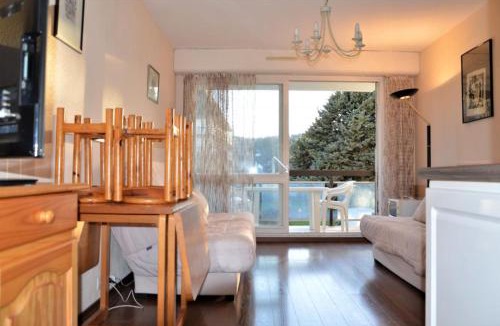 Houlgate Apartment | Quiet studio with balcony near the beach