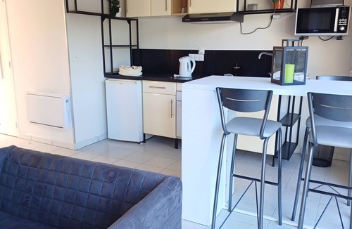 Clarensac Apartment | Quiet studio with pool
