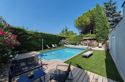 Clarensac Apartment | Quiet studio with pool