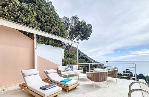 Menton Villa | Quiet studio with private pool, air con and parking in Menton