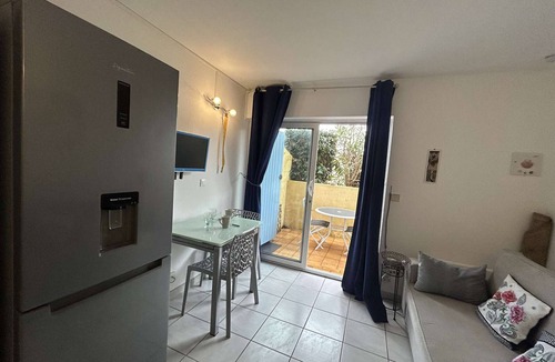 Foulquines Apartment | Quiet studio with terrace and parking, Narbonne Beach