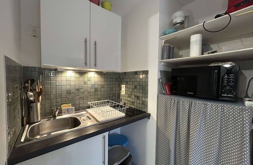 Foulquines Apartment | Quiet studio with terrace and parking, Narbonne Beach