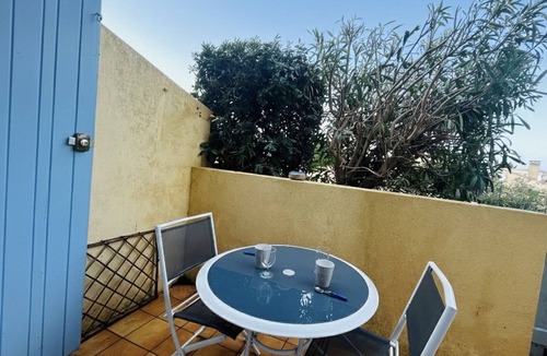 Foulquines Apartment | Quiet studio with terrace and parking, Narbonne Beach