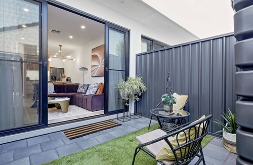 Blair Athol House | Quiet Suburban Escape Near Shops & Dining