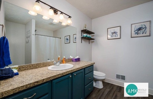 Holland House | Quiet Suburban Escape - Holland North Side