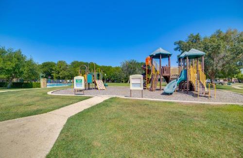 Seagoville House | Quiet Suburban Home w/Private Yard in Seagoville!
