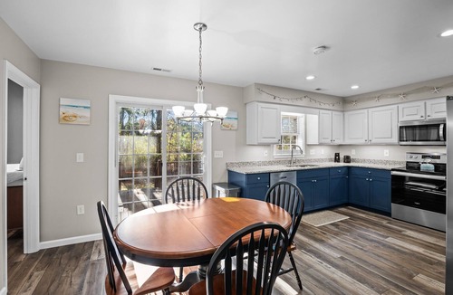 James City House | Quiet suburban neighborhood