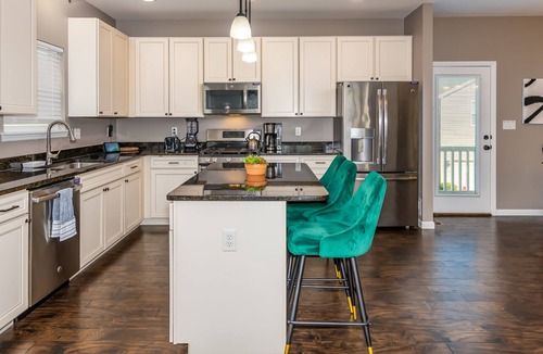 Grantwood Village House | Quiet Suburban Paradise