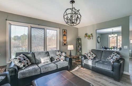 Paris House | Quiet Tennessee Getaway ~ 12 Mi to Kentucky Lake!