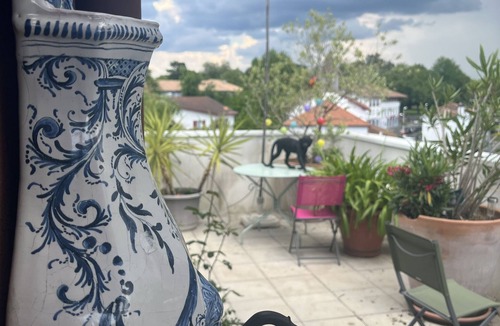 Bayonne Apartment | Quiet terrace apartment in a green setting.