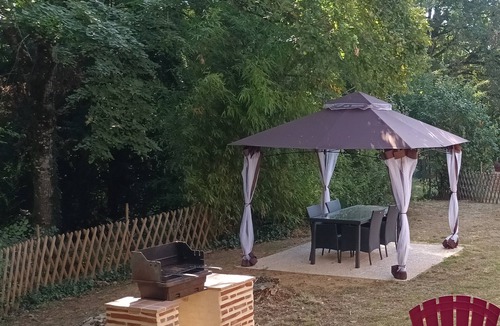 Marminiac House | Quiet Tilleul gîte in wooded surroundings with secure swimming pool (6x12)