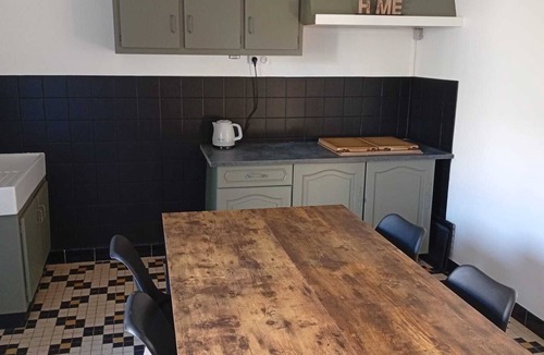 Redon House | Quiet town house close to shops.