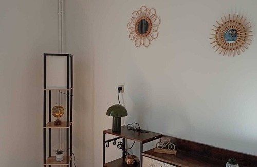 Redon House | Quiet town house close to shops.