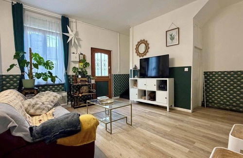 Somain House | Quiet town house