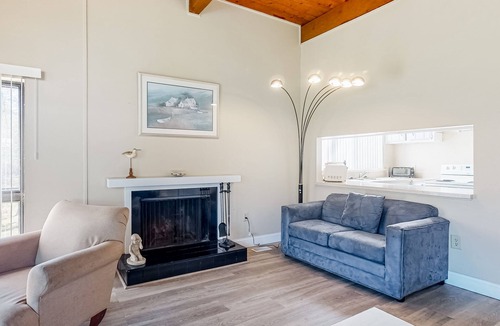Ocean Pines House | Quiet townhome on the golf course with deck, central AC & paid-access pool