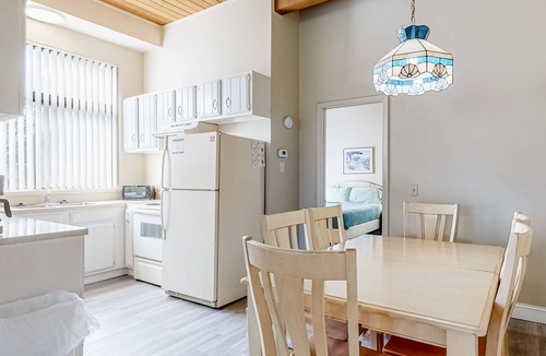 Ocean Pines House | Quiet townhome on the golf course with deck, central AC & paid-access pool