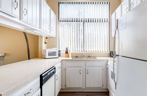 Ocean Pines House | Quiet townhome on the golf course with deck, central AC & paid-access pool