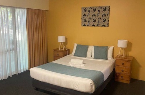 Mount Ommaney Bed & Breakfast | Quiet unit in leafy hotel