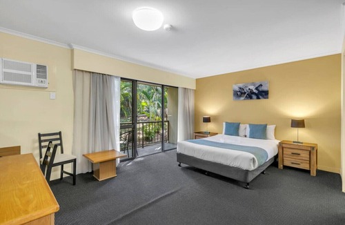 Mount Ommaney Bed & Breakfast | Quiet unit in leafy hotel