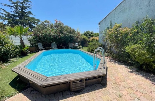 Baillargues House | Quiet vacation home with swimming pool near beaches