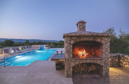 Sveti Vid Dobrinjski Villa | Quiet Villa Jele* with a pool and an authentic 'tavern' on Krk