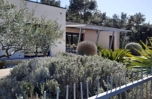 Nages-et-Solorgues Villa | Quiet villa with heated pool and spa