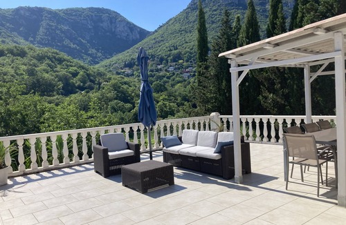 Tourrettes-sur-Loup Villa | QUIET VILLA BETWEEN SEA AND MOUNTAINS