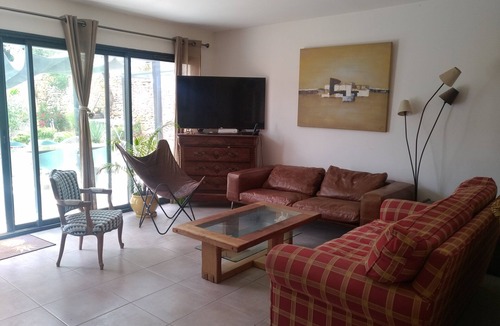 Bagnols-sur-Ceze Villa | Quiet villa on the edge of a forest