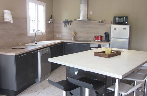 Viviers Villa | Quiet villa, sleeps 6, private pool