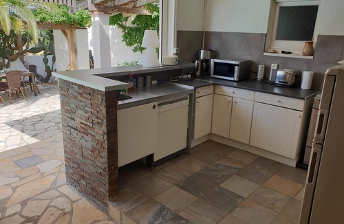 Palau-Saverdera Villa | Quiet villa with pool, sea view, petanque, garden, wifi, parking