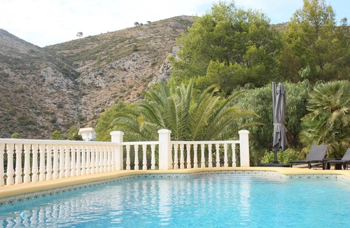 Jalon Villa | Quiet villa with private pool