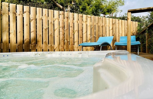 Gruissan Villa | Quiet Villa with SPA, Pool, Gardens, WiFi, AirCo, beach at 600m