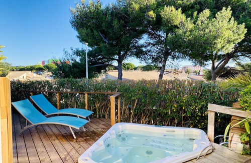 Gruissan Villa | Quiet Villa with SPA, Pool, Gardens, WiFi, AirCo, beach at 600m